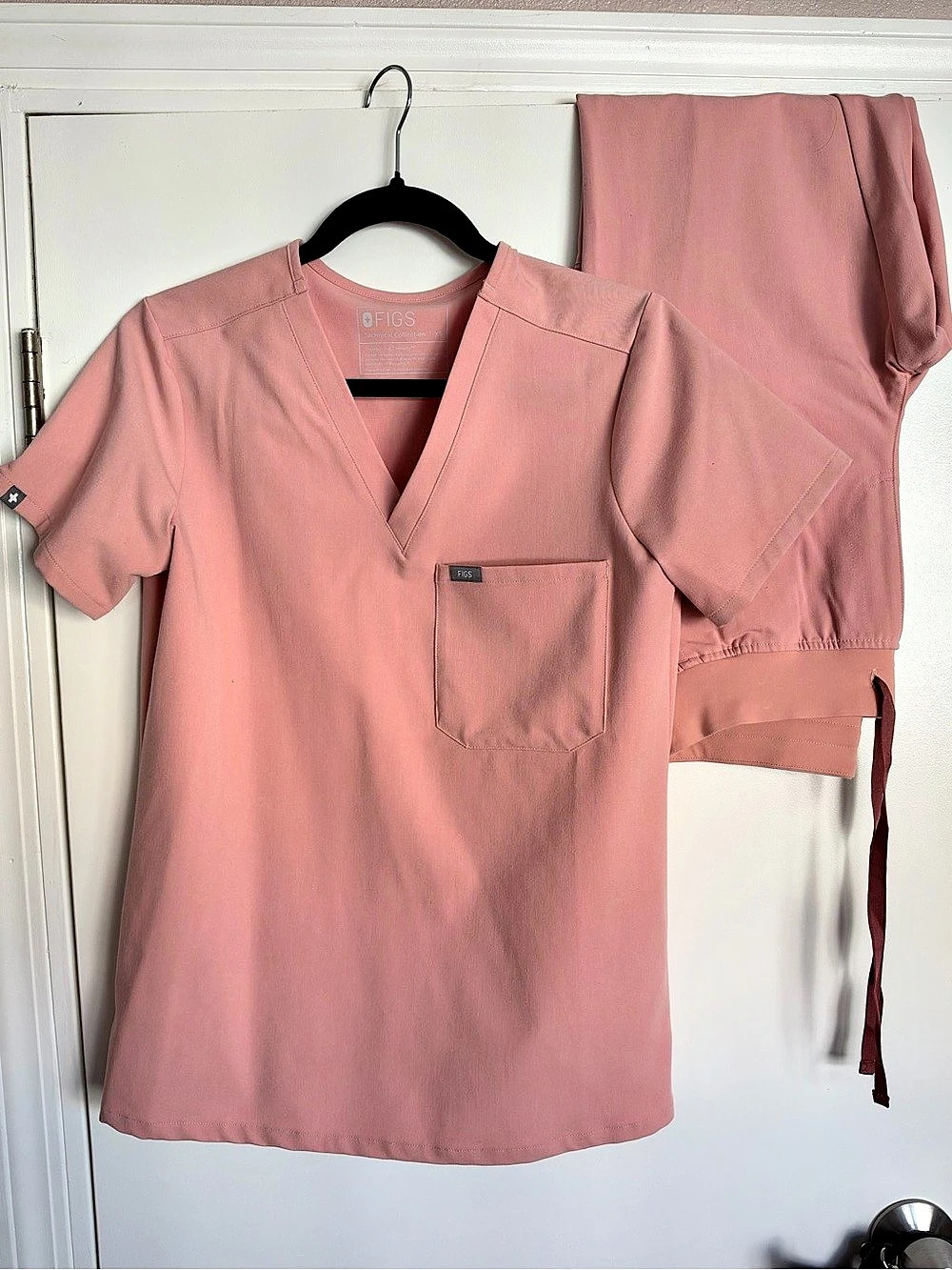 FIGS set Sand Pink